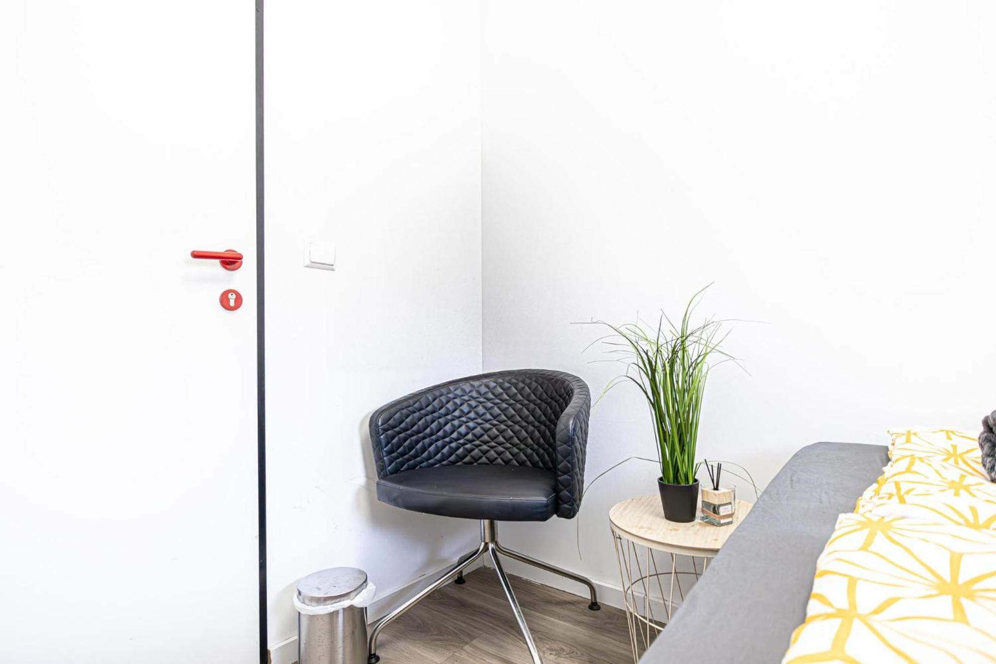 Near Schoenbrunn - Economy Rooms In Shared Apartment At Meidling Train Station Vienne Extérieur photo