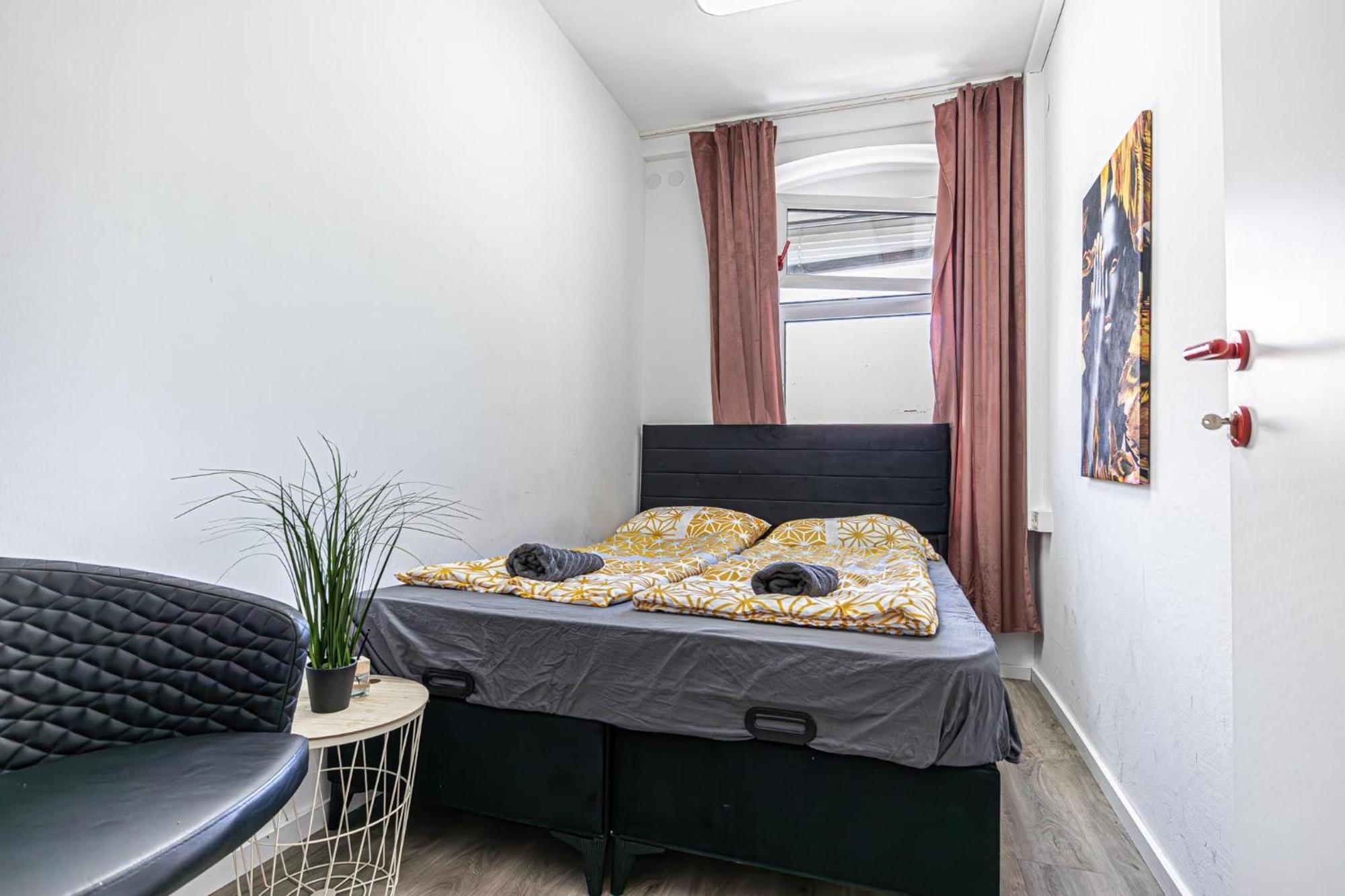 Near Schoenbrunn - Economy Rooms In Shared Apartment At Meidling Train Station Vienne Extérieur photo