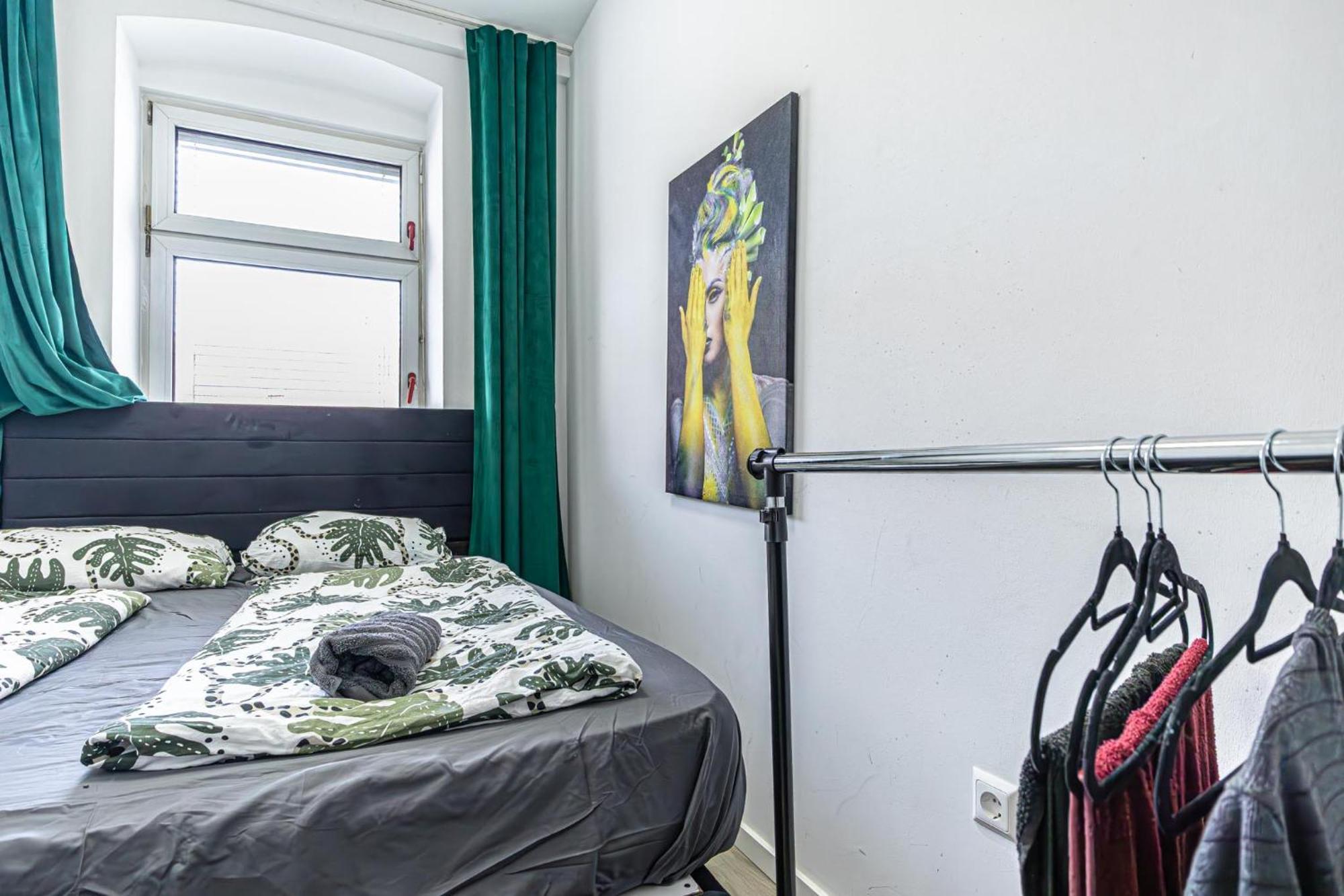 Near Schoenbrunn - Economy Rooms In Shared Apartment At Meidling Train Station Vienne Extérieur photo