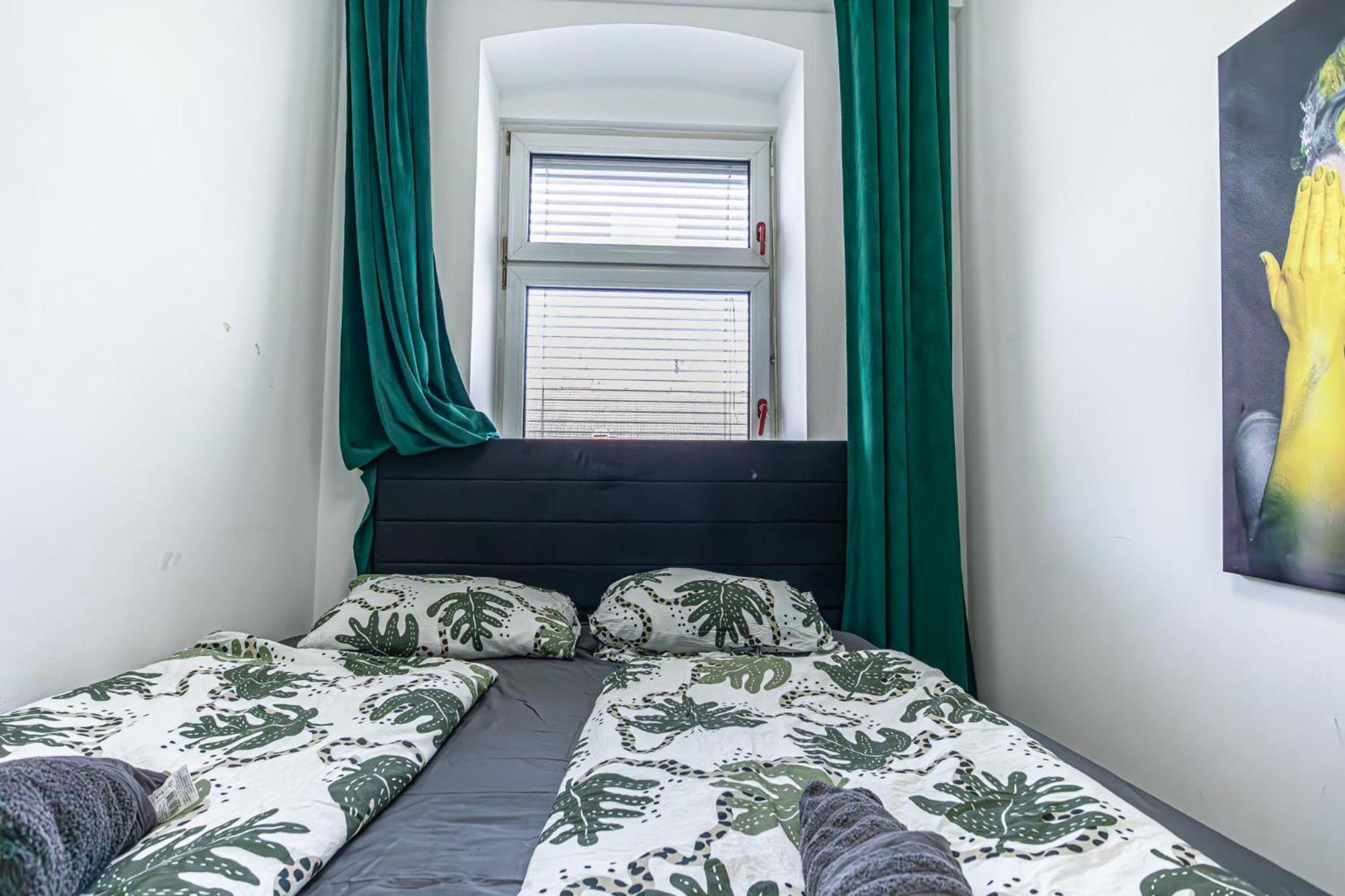Near Schoenbrunn - Economy Rooms In Shared Apartment At Meidling Train Station Vienne Extérieur photo