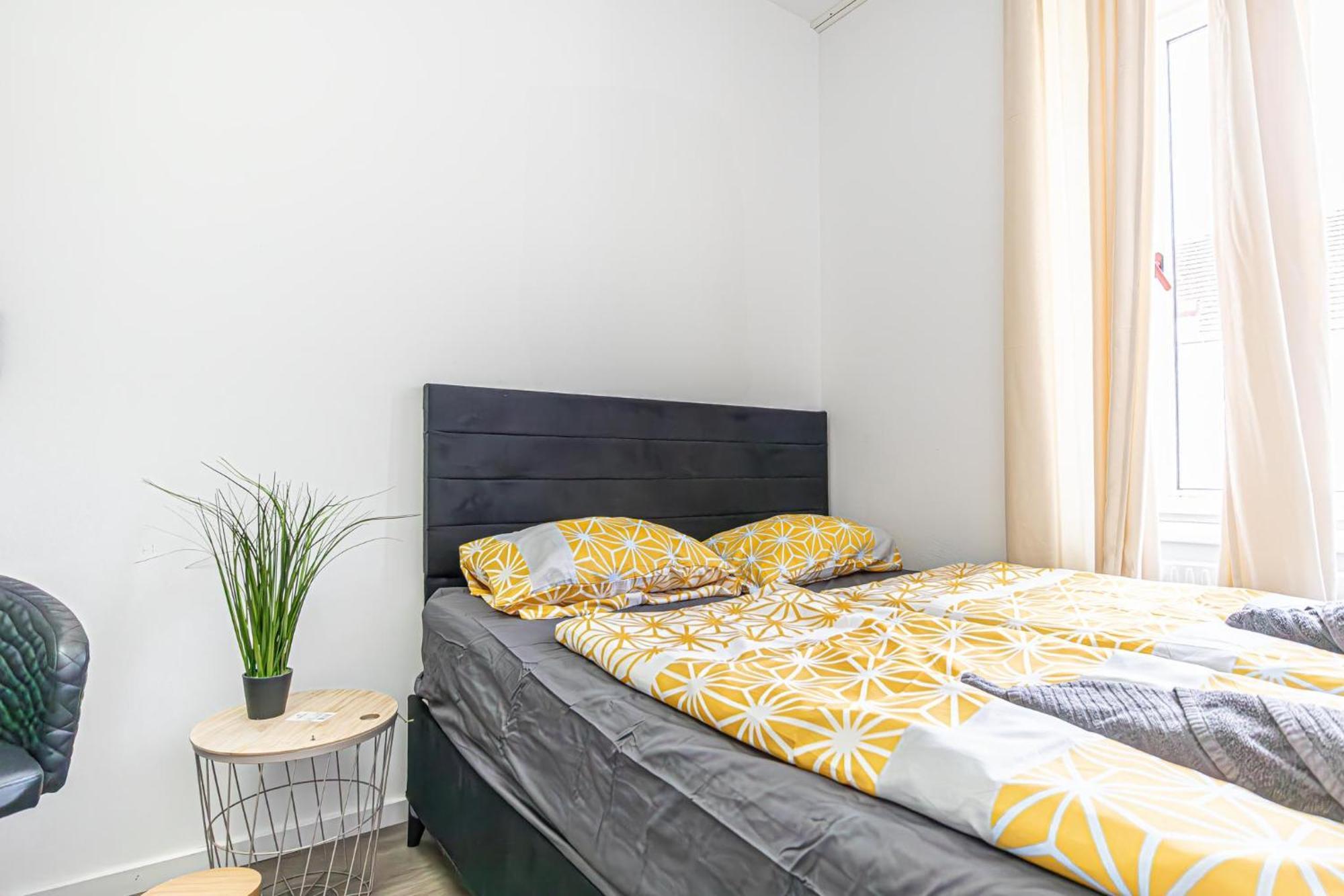 Near Schoenbrunn - Economy Rooms In Shared Apartment At Meidling Train Station Vienne Extérieur photo