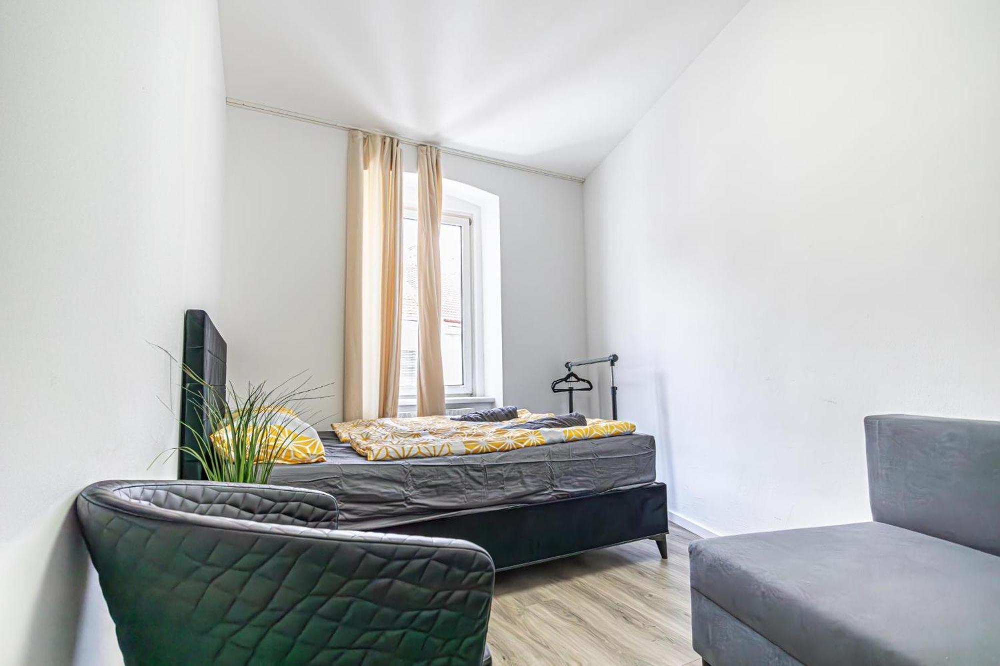 Near Schoenbrunn - Economy Rooms In Shared Apartment At Meidling Train Station Vienne Extérieur photo