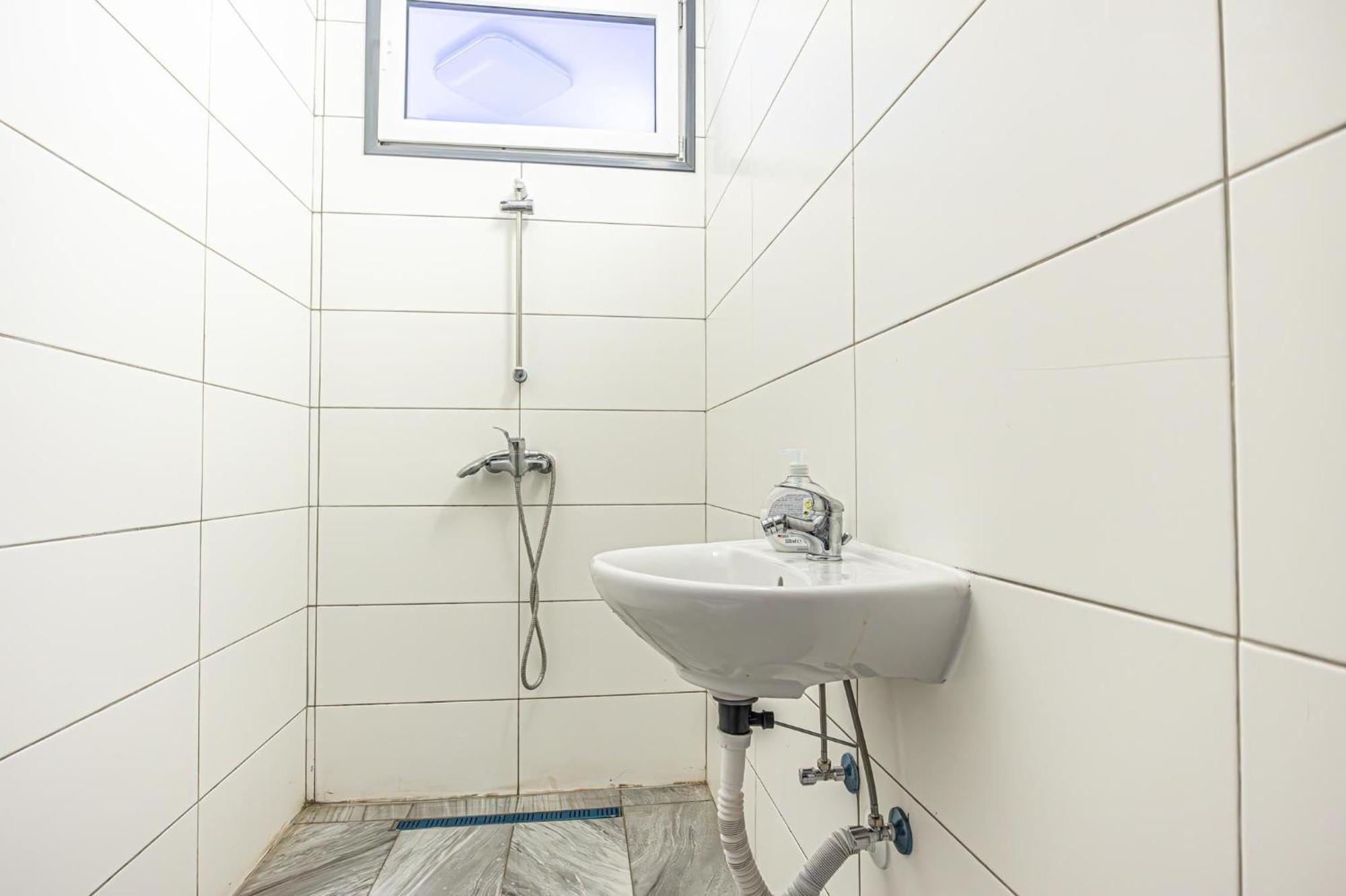 Near Schoenbrunn - Economy Rooms In Shared Apartment At Meidling Train Station Vienne Extérieur photo