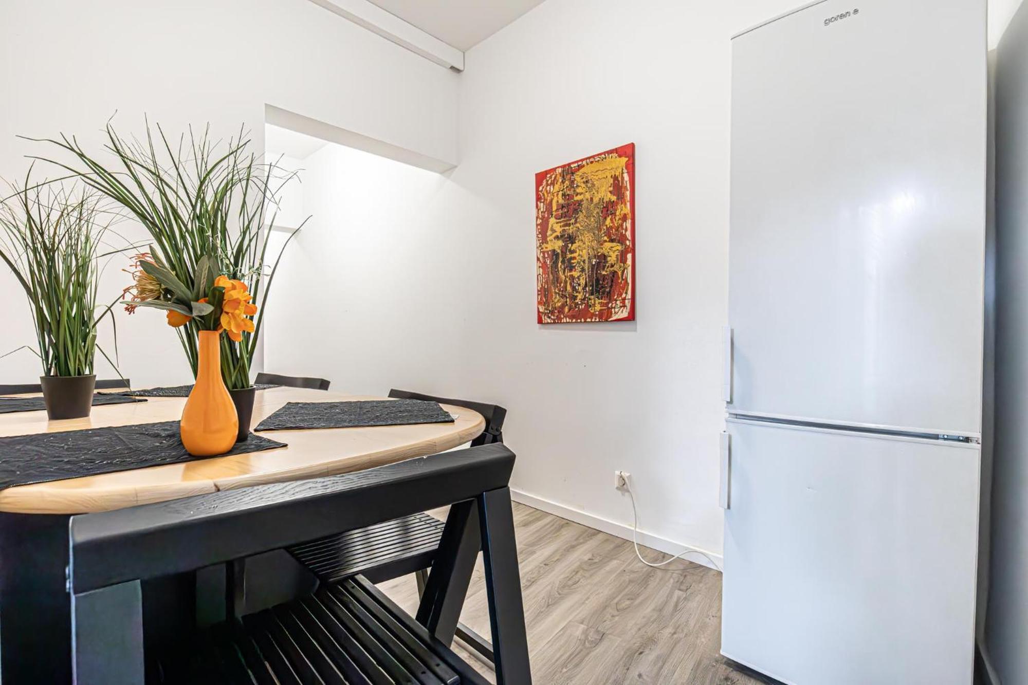 Near Schoenbrunn - Economy Rooms In Shared Apartment At Meidling Train Station Vienne Extérieur photo