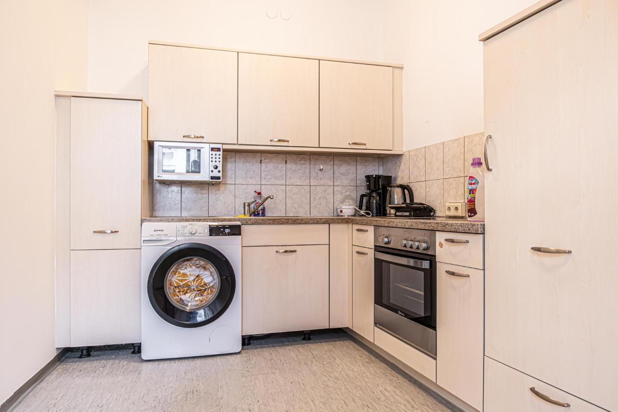 Near Schoenbrunn - Economy Rooms In Shared Apartment At Meidling Train Station Vienne Extérieur photo