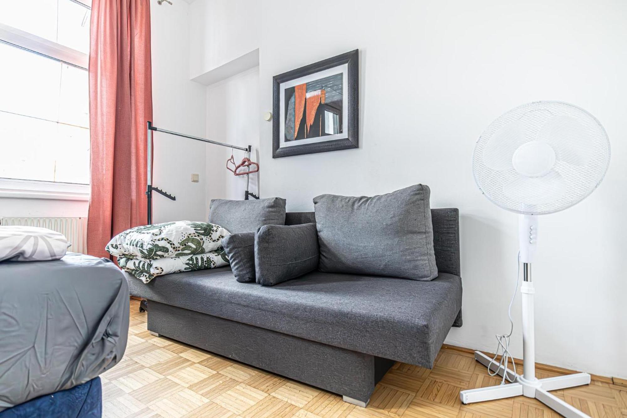 Near Schoenbrunn - Economy Rooms In Shared Apartment At Meidling Train Station Vienne Extérieur photo