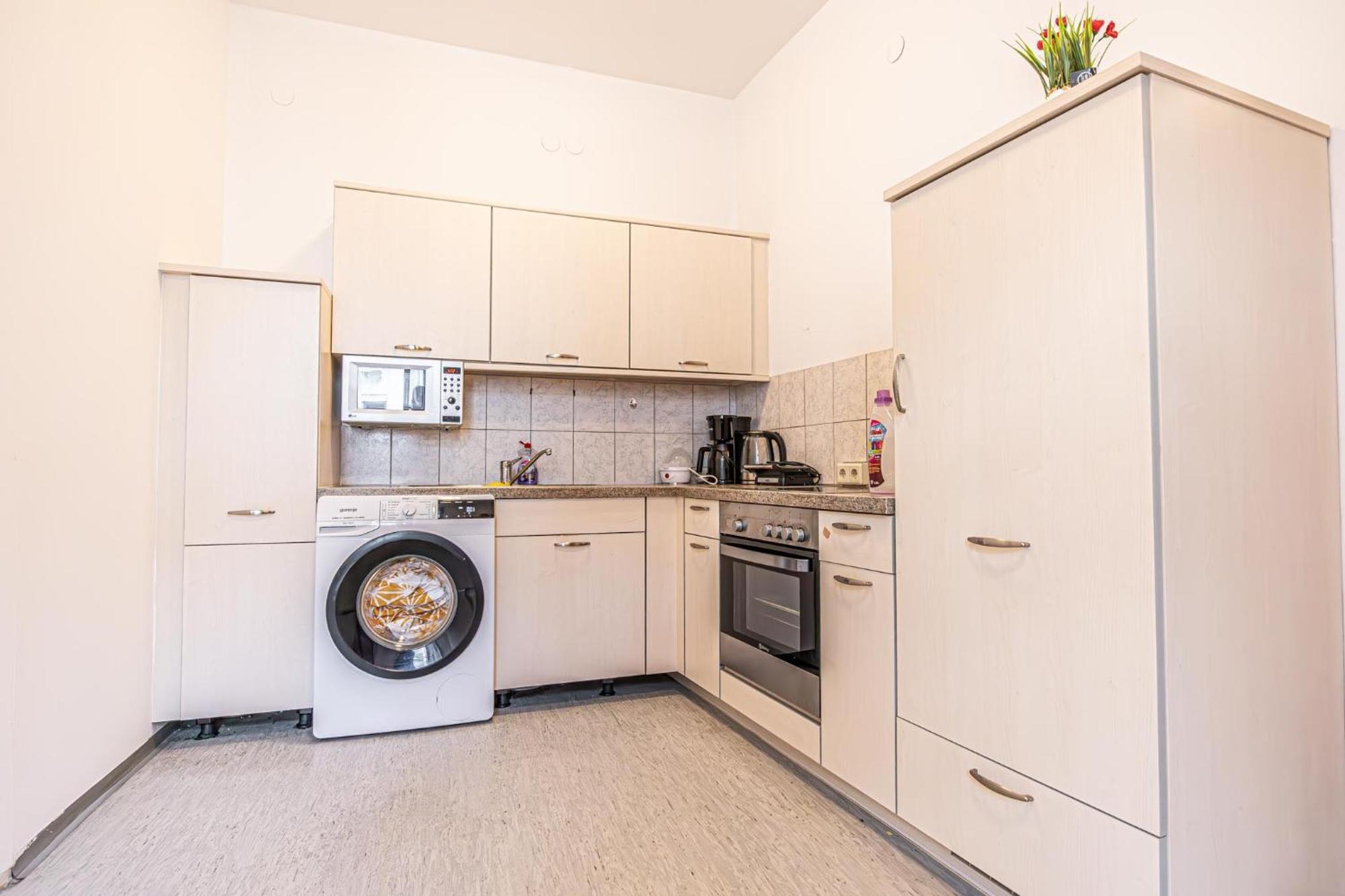 Near Schoenbrunn - Economy Rooms In Shared Apartment At Meidling Train Station Vienne Extérieur photo