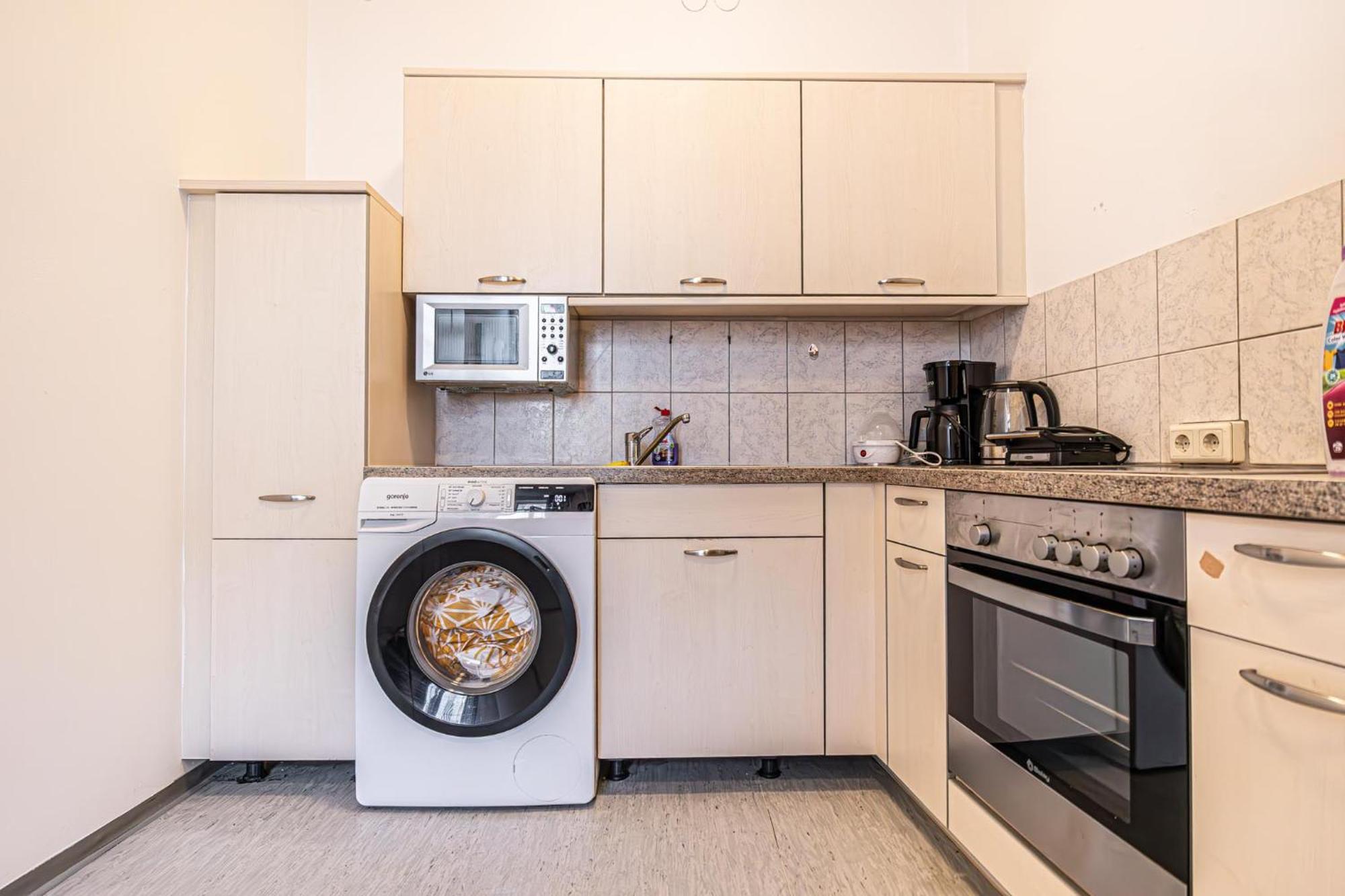 Near Schoenbrunn - Economy Rooms In Shared Apartment At Meidling Train Station Vienne Extérieur photo