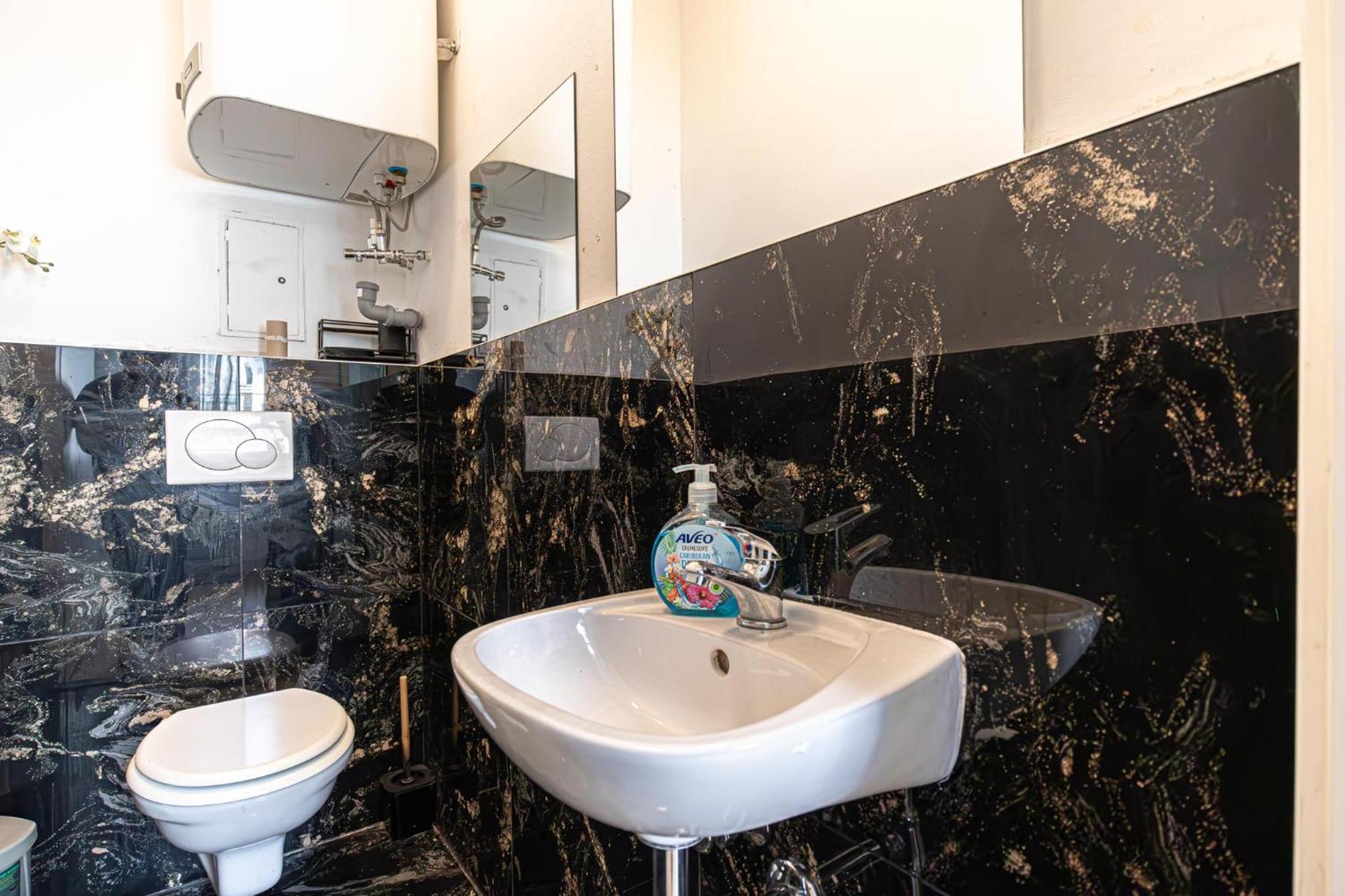 Near Schoenbrunn - Economy Rooms In Shared Apartment At Meidling Train Station Vienne Extérieur photo