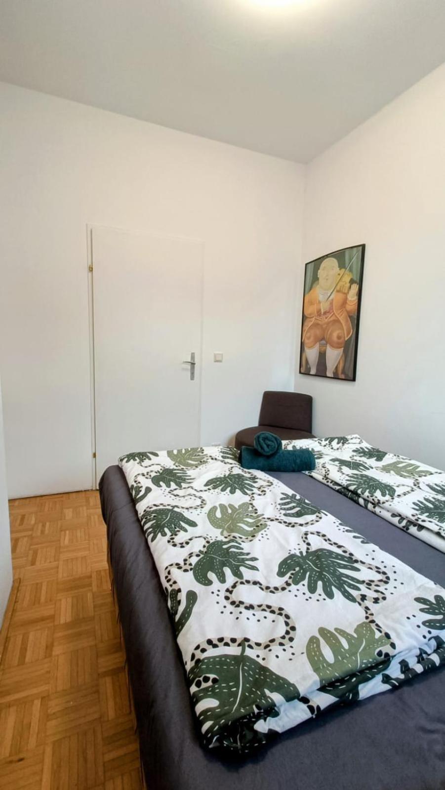Near Schoenbrunn - Economy Rooms In Shared Apartment At Meidling Train Station Vienne Extérieur photo